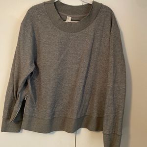GapFit Cropped Grey Sweatshirt Size Large (L)